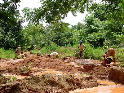 Local artisan miners at work